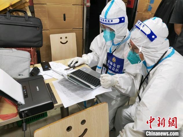 陈宇小吃店哄抬蔬菜价格案。 上海市市场监管局 摄 点击进入下一页