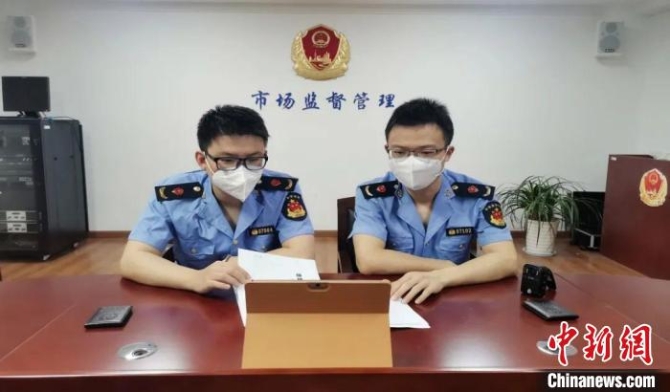 向禾副食品经营部在标价之外加价出售商品案。 上海市市场监管局 摄 点击进入下一页