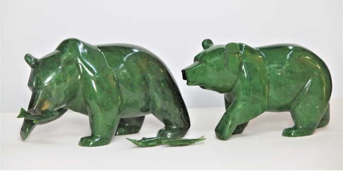 《北美魁熊》 加碧玉雕.jpg
