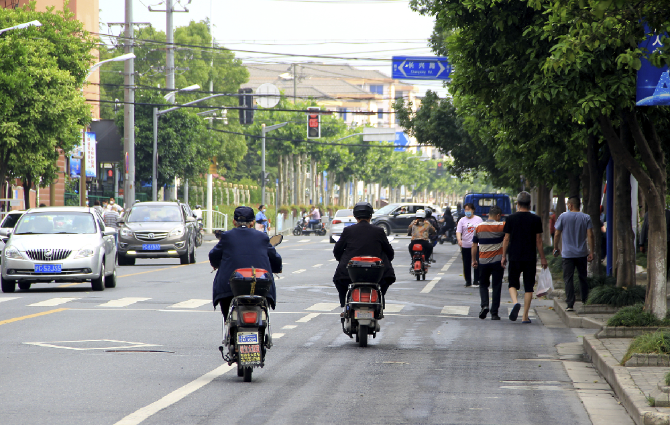 【组图】上海全面有序复工复产复市 街头“烟火气”回归
