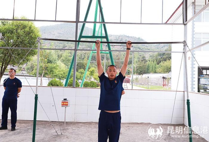 马缤参加中队器械会操