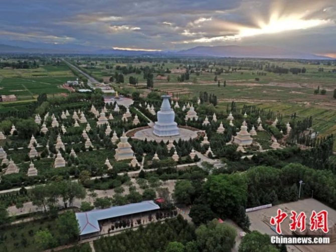 中国藏学研究中心历史研究所副所长 班玛更珠(严永山) 本人供图 点击进入下一页