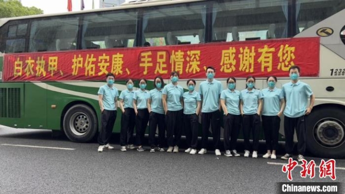 浙江省人民医院援沪重症医疗队返回。　浙江省人民医院供图