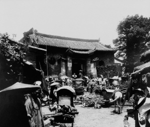 老昆明城南石桥铺的柴市。 老昆明城南石桥铺的柴市。