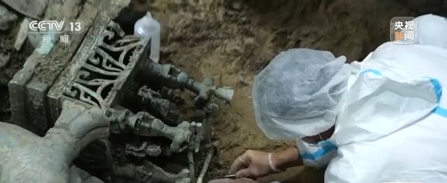 三星堆再发现 雷雨:我相信古蜀文明应该是有文字的