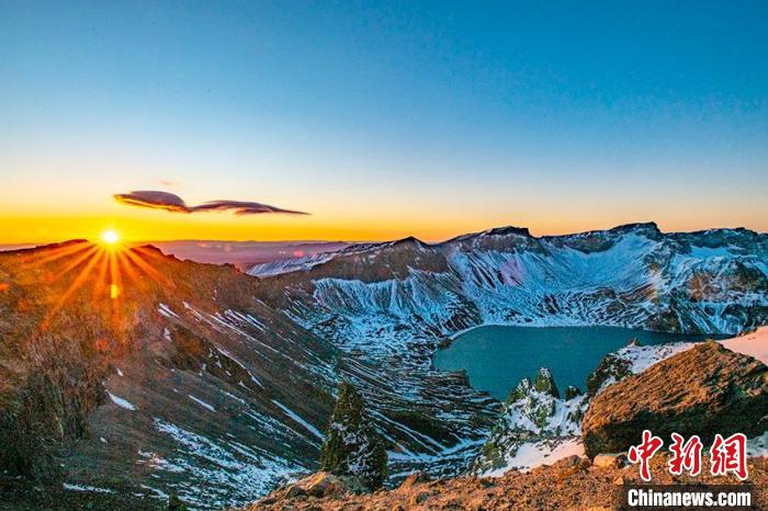 长白山天池美景。(资料图) 受访者供图 长白山天池美景。(资料图) 受访者供图