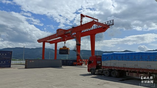 中老铁路带火西双版纳“周末经济”（开屏新闻记者 李春丽 摄）