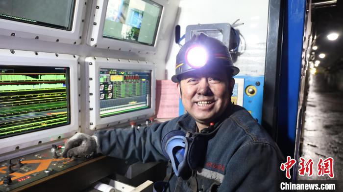 【十年@每一个奋斗的你】方跃忠:把汗水洒在“乌金”之上的综采队长