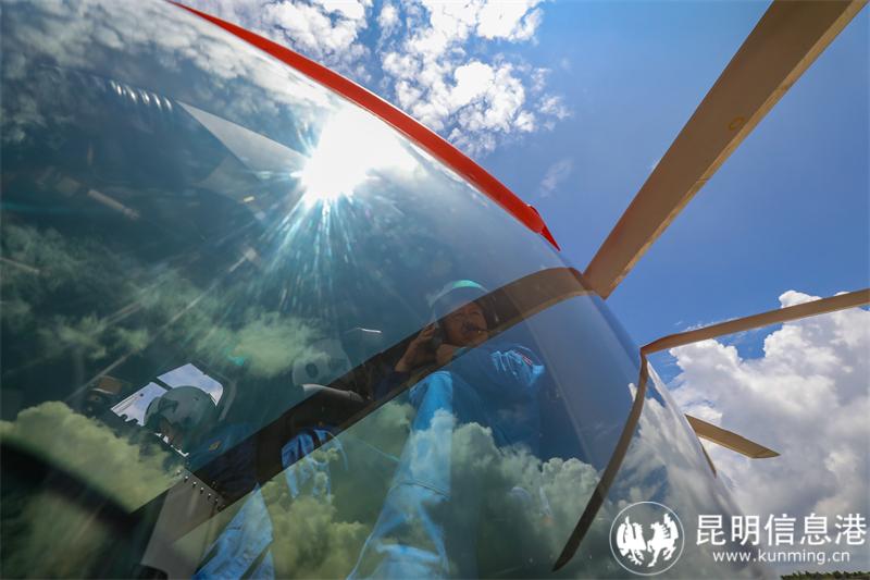 飞行员起飞前直接准备（王维爽摄）