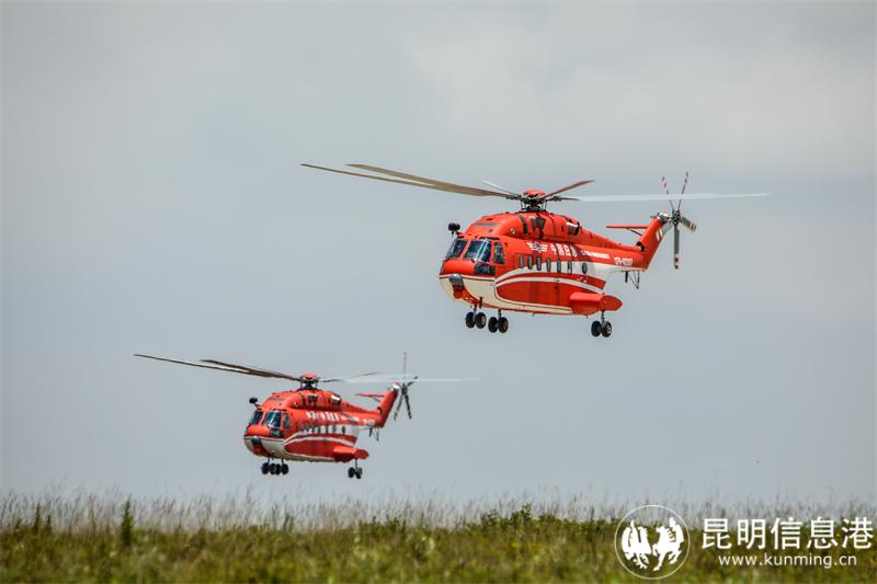 两架直升机编队飞行（王维爽摄）