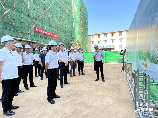 昆明五华区29个项目集中开工(春城晚报-开屏新闻记者 杨质高 实习生 何栩祯 通讯员 柴树飞 戎天乐 摄)