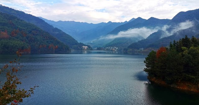 药姑山（咸宁日报供图）