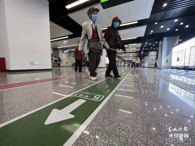 5号线开通（开屏新闻记者 摄）