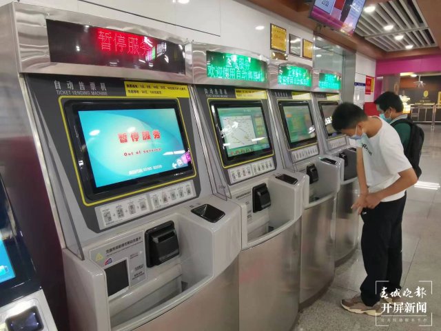 昆明地铁5号线开通满月，4个特点值得关注（开屏新闻记者 张勇 摄）