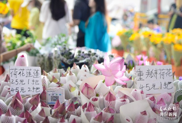 旅客来昆明斗南过七夕 惊叹玫瑰花10元一把 (4).jpg