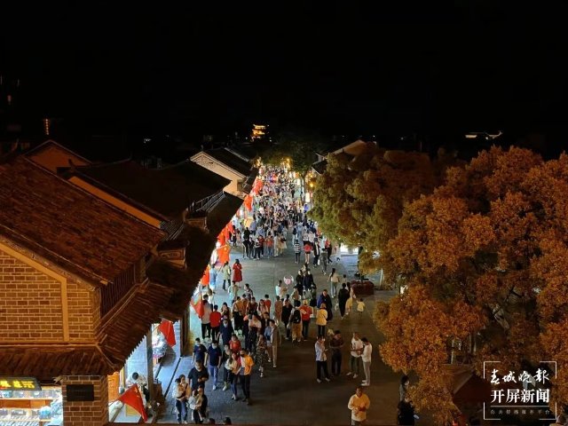 159万游客涌入大理古城,安全、有序的背后,为这群人点赞(刘文波 杨维琦 通讯员 李玲 金镇雄 摄)