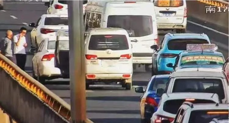 面包车:我承受了不能承受之重(供图)