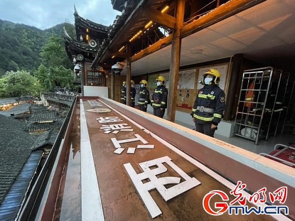 【追梦火焰蓝·守护万家灯火】燃星点“火焰之蓝” 守千户“萤火之光”