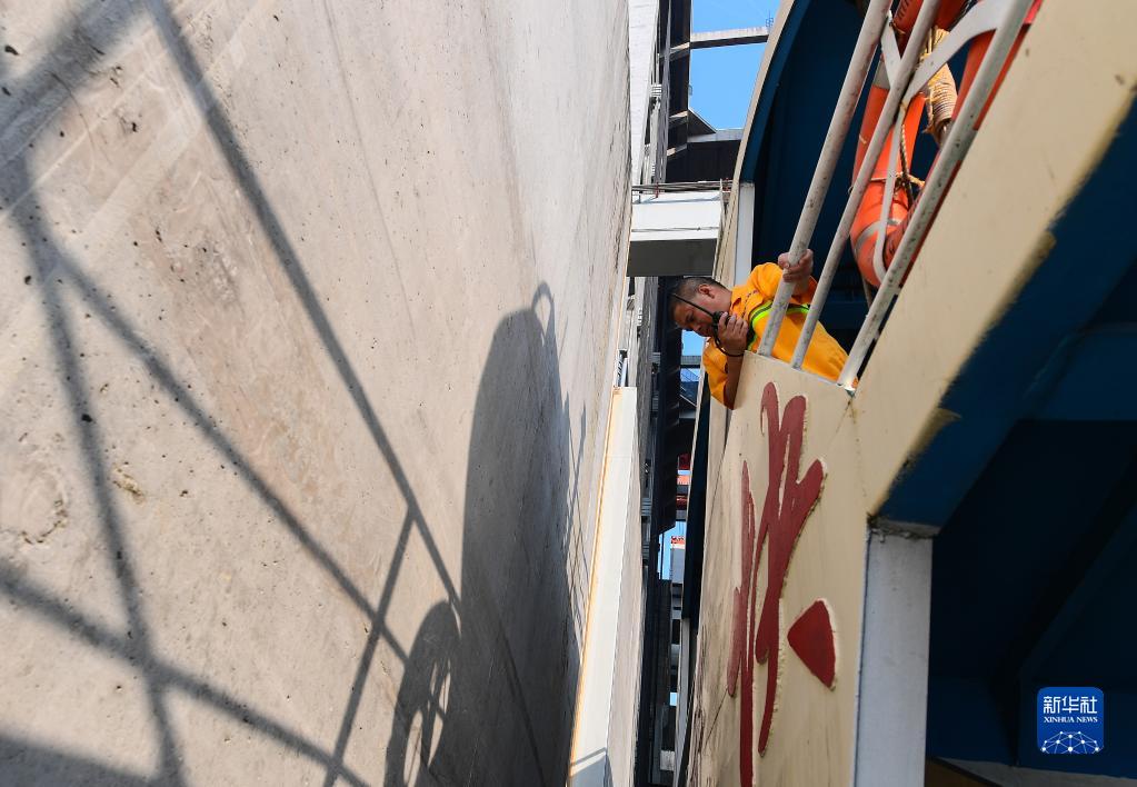 劳动创造幸福——水上移动的“家”：滚装船上的工作与生活 (10)