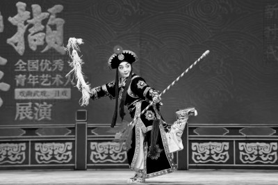 千磨万击方成角儿 千磨万击方成角儿