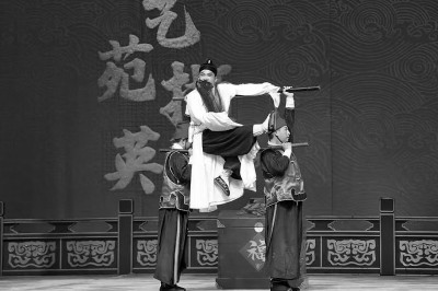 千磨万击方成角儿 千磨万击方成角儿