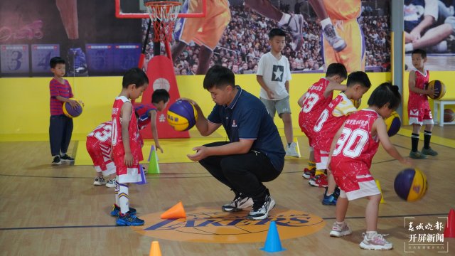 玉溪江川暑期体育培训很火爆(开屏新闻通讯员 李丹 张延江 杨俊芳 摄)