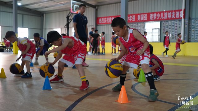 玉溪江川暑期体育培训很火爆(开屏新闻通讯员 李丹 张延江 杨俊芳 摄)