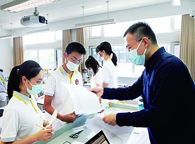 家门口的学校来了好老师