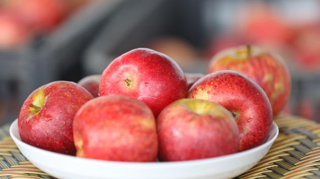 成熟的嘎啦苹果 (2)