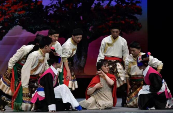 讴歌时代楷模 致敬人民教师——滇剧《张桂梅》在国家大剧院演出圆满成功 讴歌时代楷模 致敬人民教师——滇剧《张桂梅》在国家大剧院演出圆满成功