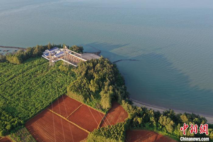 2022年7月25日,海南联网系统工程林诗岛终端站。 南方电网供图 李品 摄 2022年7月25日,海南联网系统工程林诗岛终端站。 南方电网供图 李品 摄