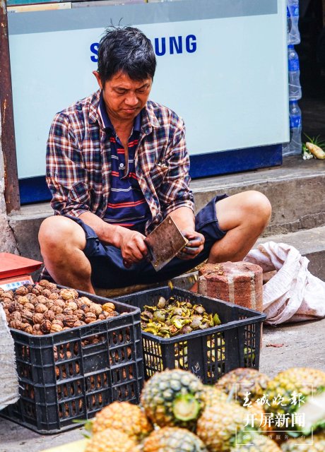 德宏菜市场（开屏新闻记者 马楠 通讯员 胡佩灵 杨晓玲 摄）
