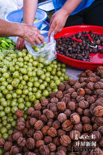 德宏菜市场（开屏新闻记者 马楠 通讯员 胡佩灵 杨晓玲 摄）