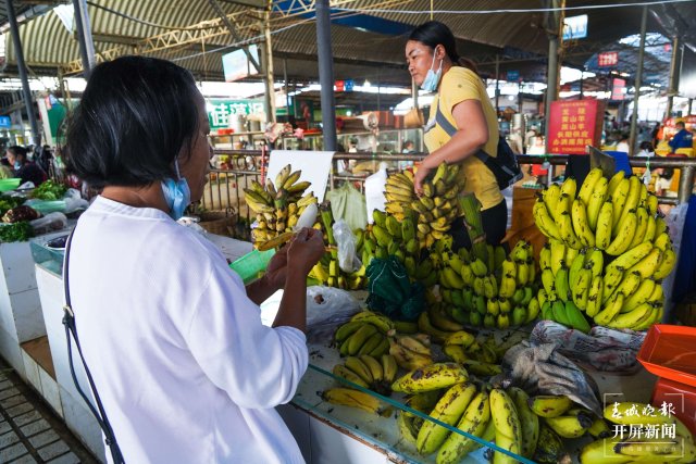 德宏菜市场（开屏新闻记者 马楠 通讯员 胡佩灵 杨晓玲 摄）