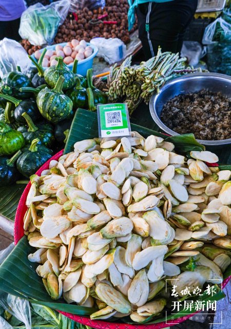 德宏菜市场（开屏新闻记者 马楠 通讯员 胡佩灵 杨晓玲 摄）