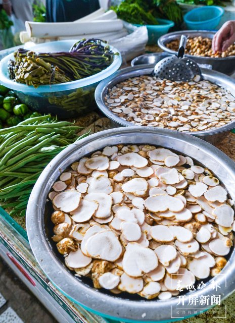 德宏菜市场（开屏新闻记者 马楠 通讯员 胡佩灵 杨晓玲 摄）