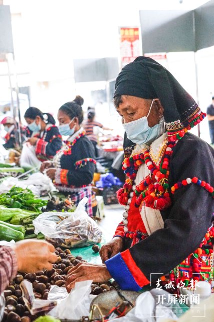 德宏菜市场（开屏新闻记者 马楠 通讯员 胡佩灵 杨晓玲 摄）