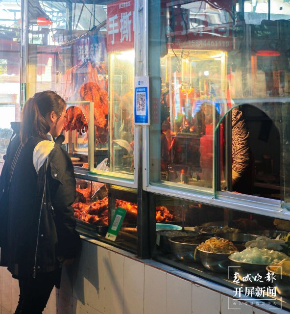 德宏菜市场（开屏新闻记者 马楠 通讯员 胡佩灵 杨晓玲 摄）