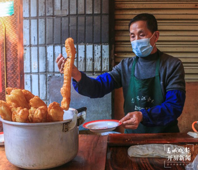 德宏菜市场（开屏新闻记者 马楠 通讯员 胡佩灵 杨晓玲 摄）