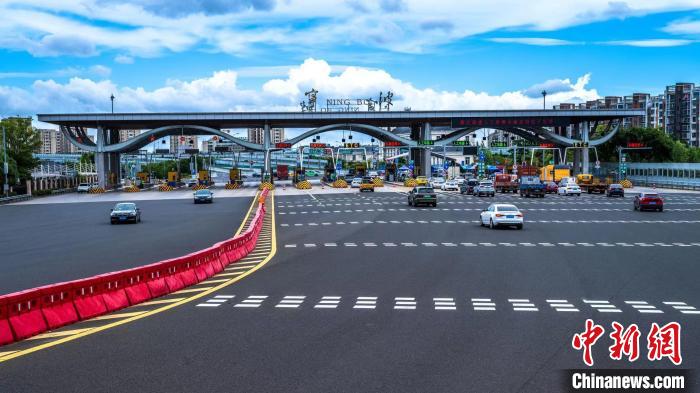 国庆高速“免通”十年侧记:多项变革赋能通行新体验