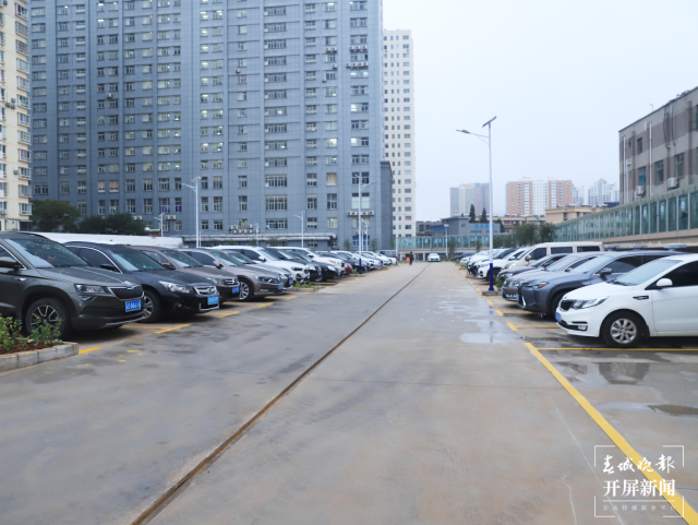 曲靖中心城区最大停车场建成投用（开屏新闻记者 蒋琼波 通讯员 陈林 摄）