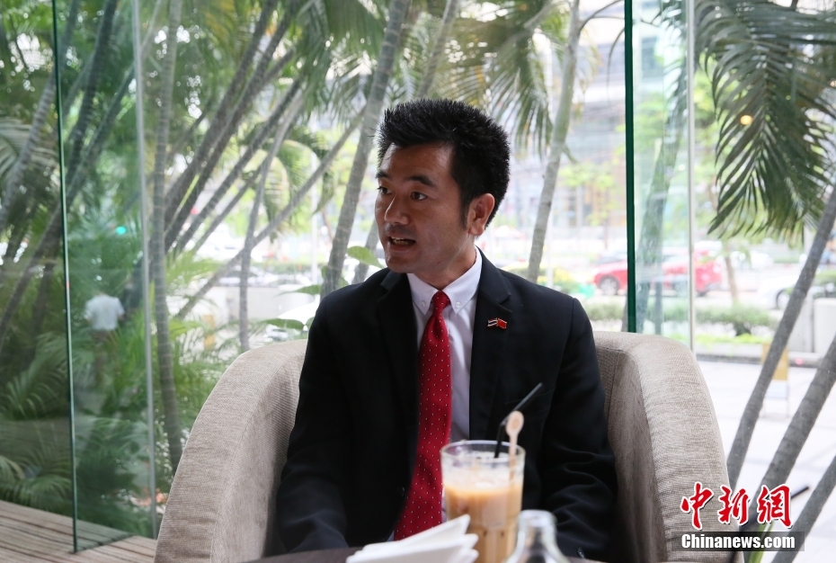 图为威伦在泰国曼谷接受采访。 <a target='_blank' href='/'>中新社</a>记者 王国安 摄