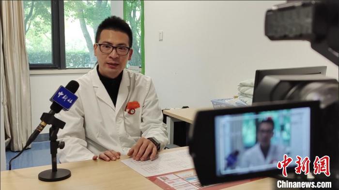 凃嘉凯在接受中新网记者采访。　张传明 摄