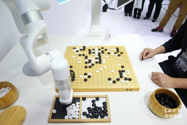 南博会上科大讯飞有点“料”（高伟 摄）