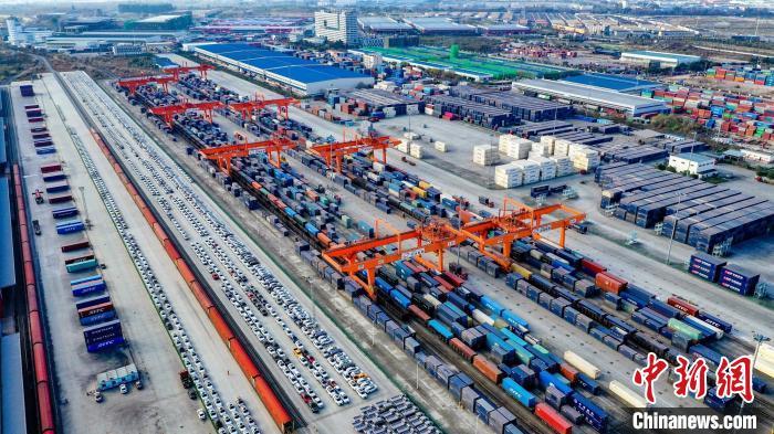 位于成都青白江区的成都国际铁路港。　成都国际铁路港 供图