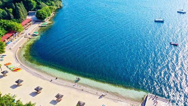 畅游明星鱼洞景区,邂逅抚仙湖最美沙滩