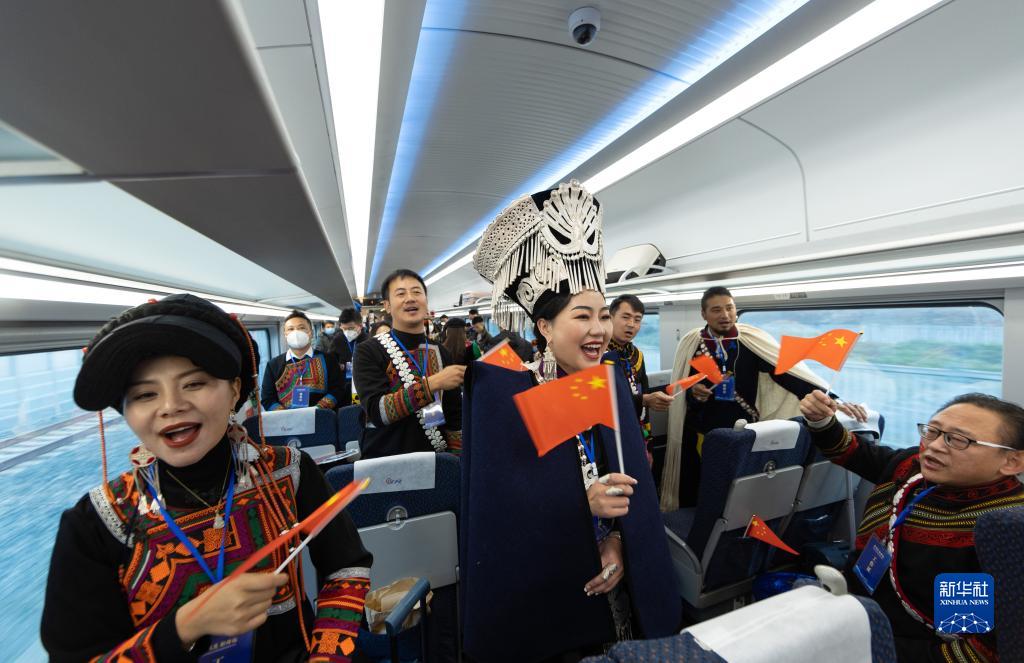 新路腾跃横断山——写在新成昆铁路全线通车之际