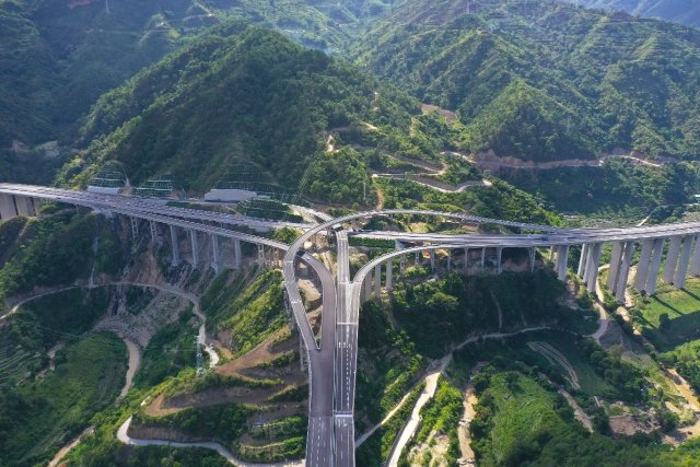 建个元高速公路全线建成试通车