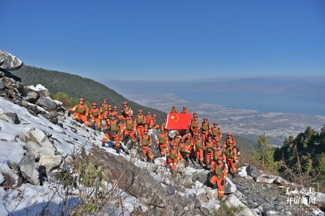 森林消防员在苍山雪地表达对祖国的热爱 壮美苍山雪地练兵，超燃！15.jpg