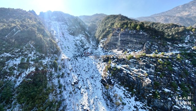 白雪让苍山更多彩 壮美苍山雪地练兵，超燃！2.jpg